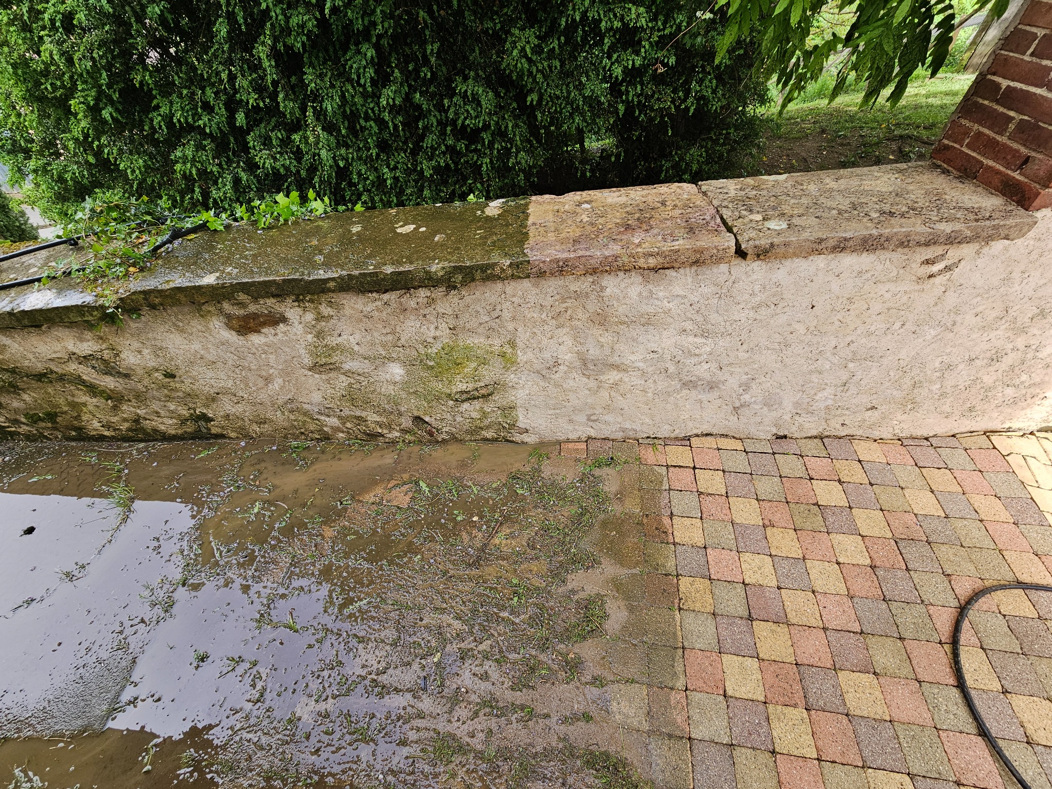 Avant après nettoyage d'une terrasse